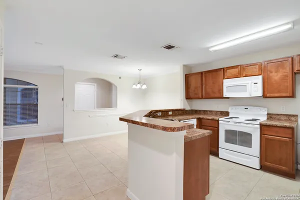 $1,350 | 7323 Snowden Road, Unit 3306, San Antonio, TX 78229