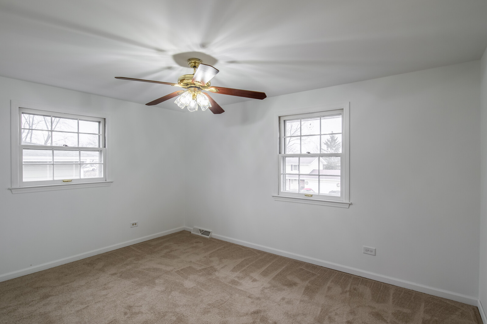2321 Beck Road Lindenhurst, IL 60046 - Photo 15 of 30 an empty room with windows and fan