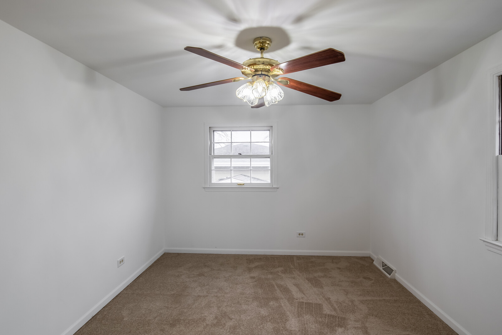 2321 Beck Road Lindenhurst, IL 60046 - Photo 17 of 30 an empty room with windows and fan