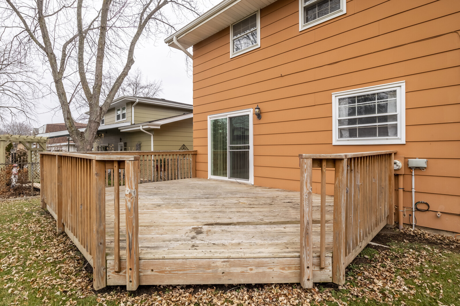 2321 Beck Road Lindenhurst, IL 60046 - Photo 30 of 30 a front view of a house with wooden fence