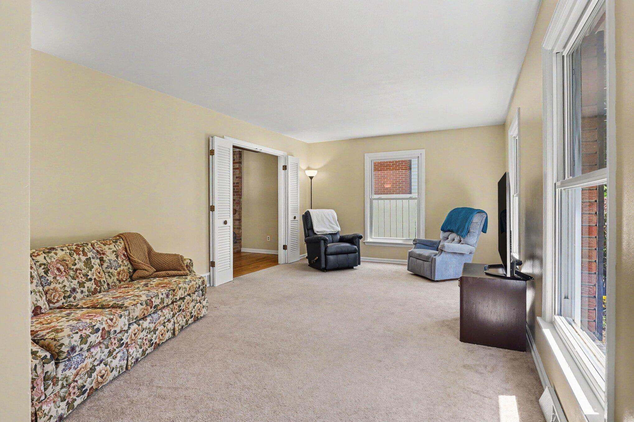 1653 Ridgeview Street Southeast Grand Rapids, MI 49506 - Photo 5 of 30 005_file_2184