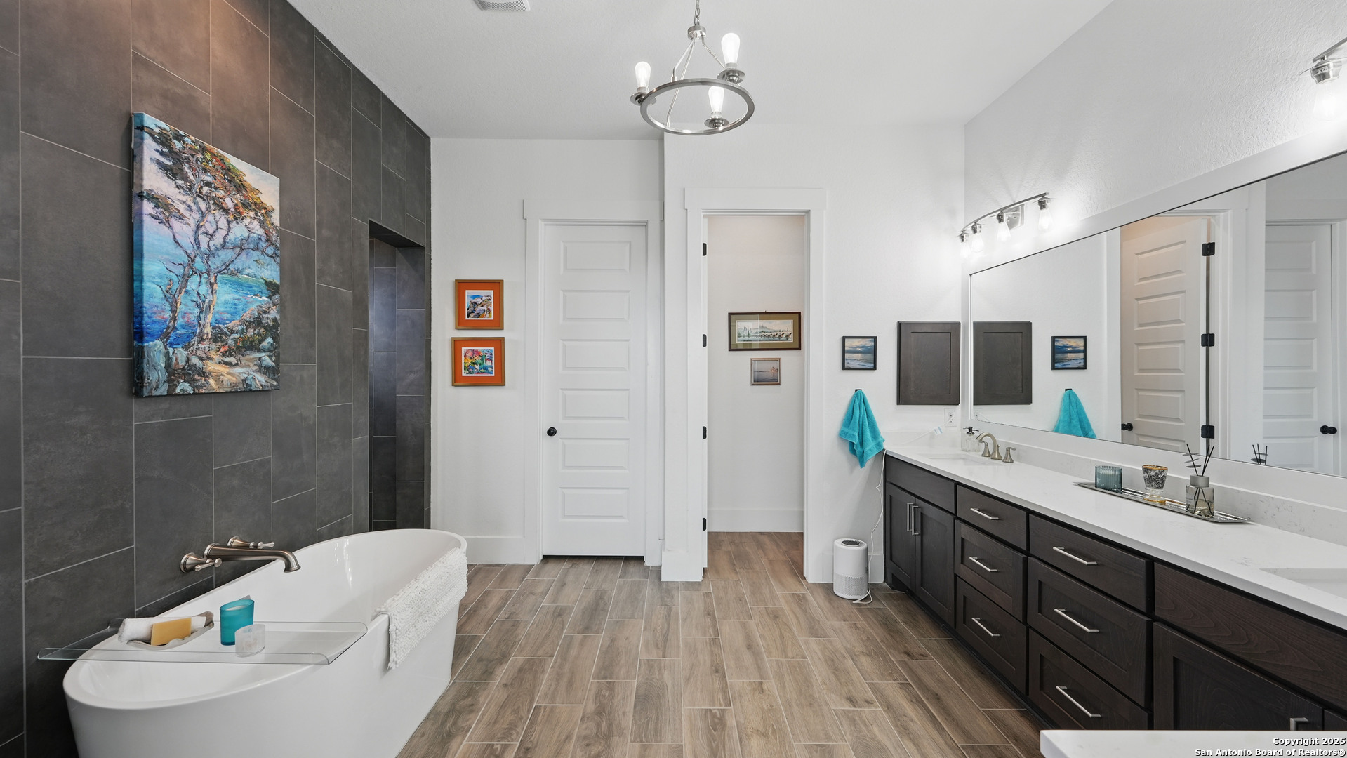 191 Crane Circle Spring Branch, TX 78070 - Photo 23 of 57 a spacious bathroom with a tub sink and mirror