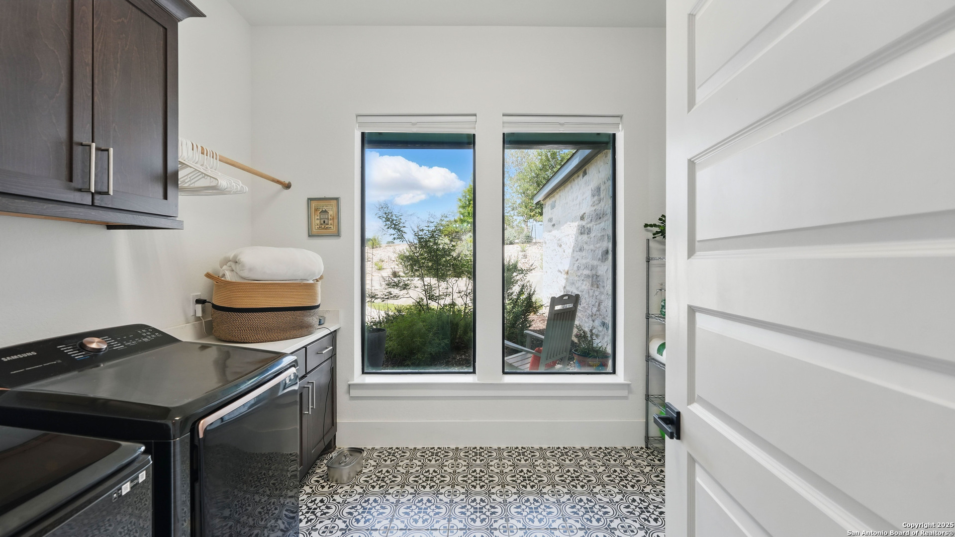 191 Crane Circle Spring Branch, TX 78070 - Photo 34 of 57 a room with a table and a stove