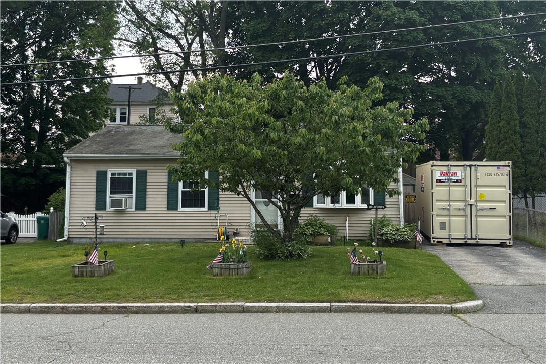 79 Rivulet Street Woonsocket, RI 02895 - Photo 2 of 25