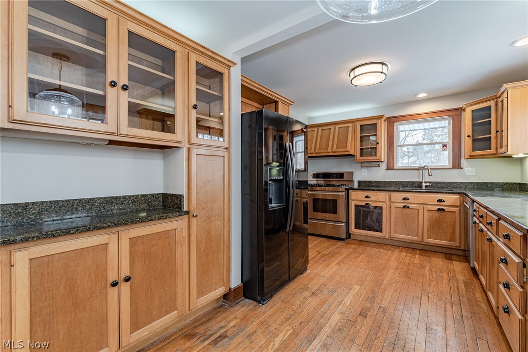 2482 Queenston Road Cleveland, OH 44118 - Photo 12 of 35 Gallery Image 12