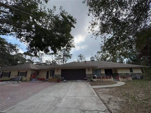 a view of a car park in front of house