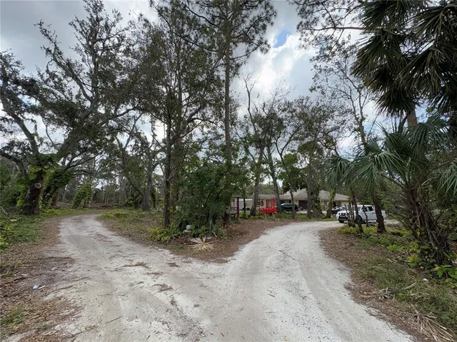 a view of a house with backyard and furniture