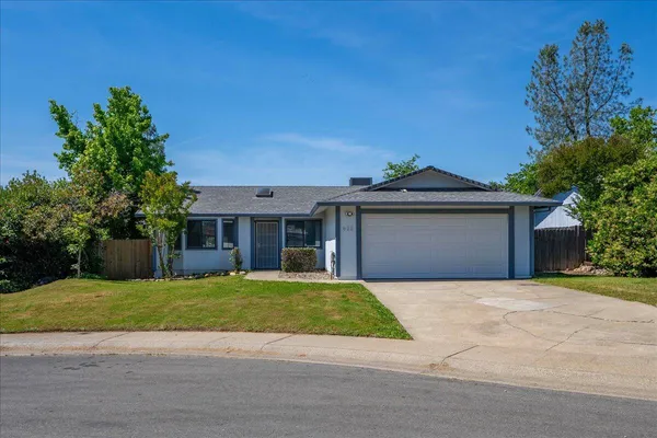 $329,000 | 822 Monarch Court, Redding, CA 96003