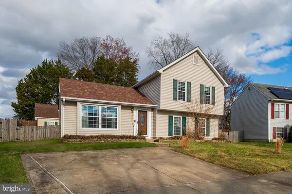 a view of a yard in front of a house