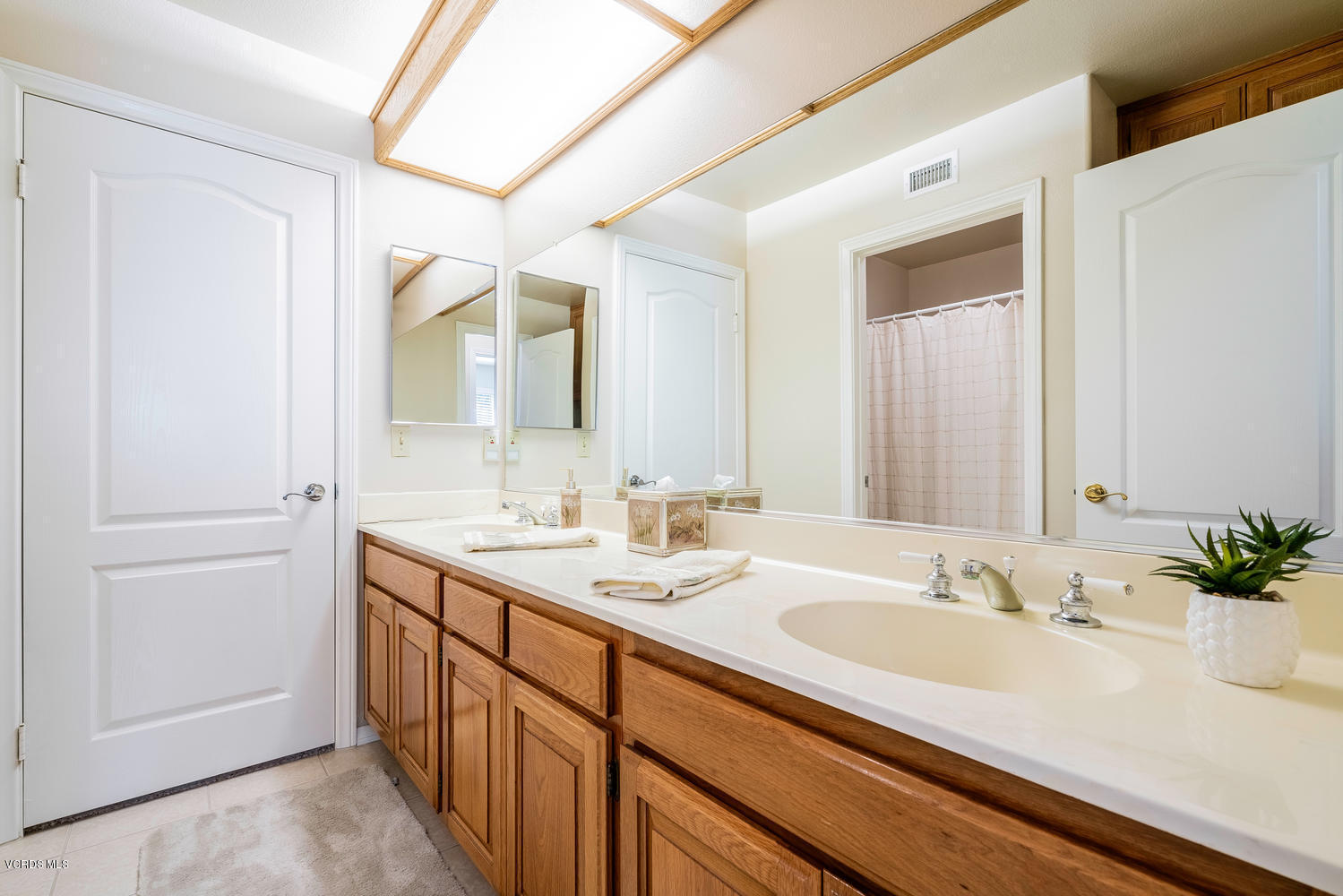 34 South Madrid Avenue Newbury Park, CA 91320 - Photo 23 of 31 a bathroom with a sink and a mirror