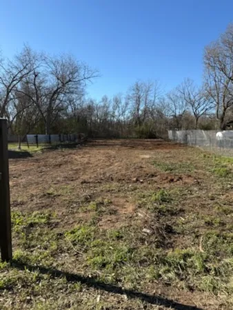 a view of a yard with an trees
