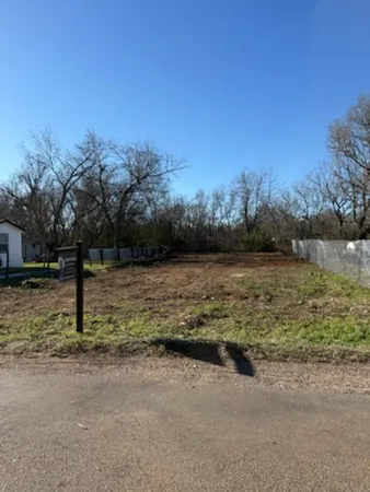 a view of a yard with a tree