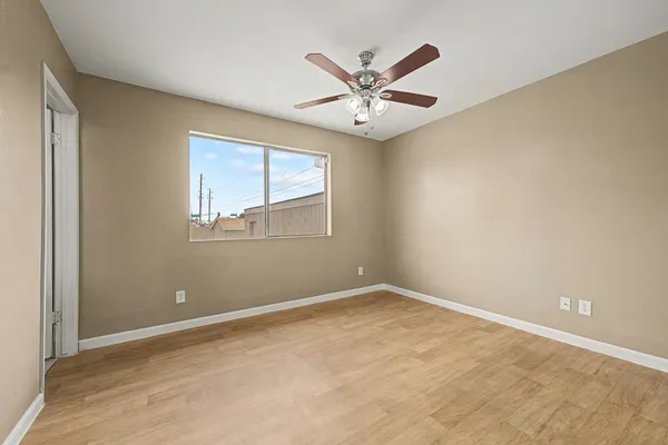 $2,575 | 17801 North 8th Drive, Phoenix, AZ 85023