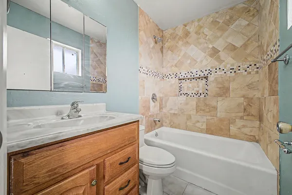 $2,575 | 17801 North 8th Drive, Phoenix, AZ 85023