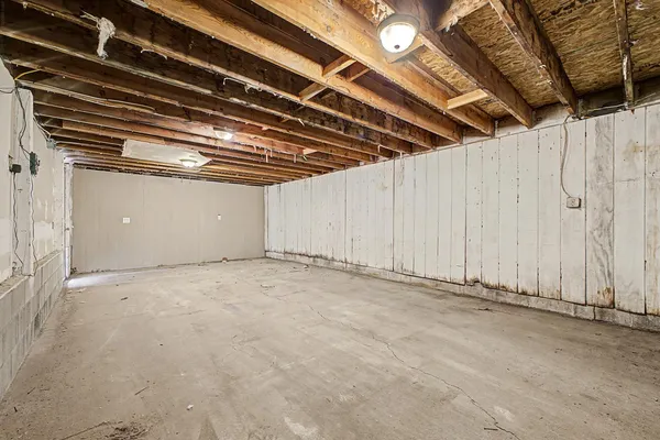 $2,575 | 17801 North 8th Drive, Phoenix, AZ 85023