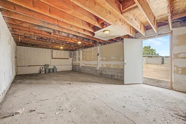 $2,575 | 17801 North 8th Drive, Phoenix, AZ 85023