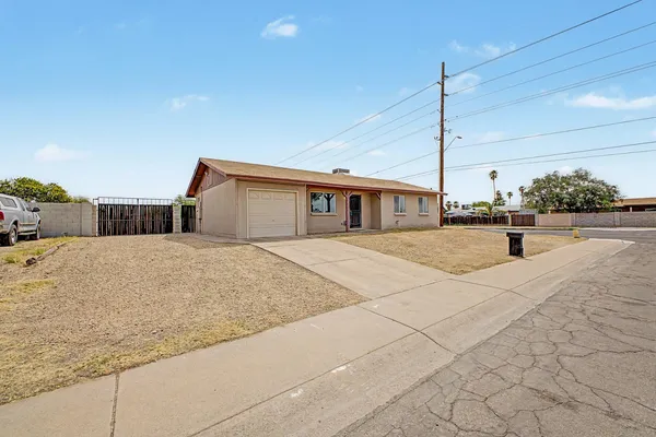 $2,575 | 17801 North 8th Drive, Phoenix, AZ 85023