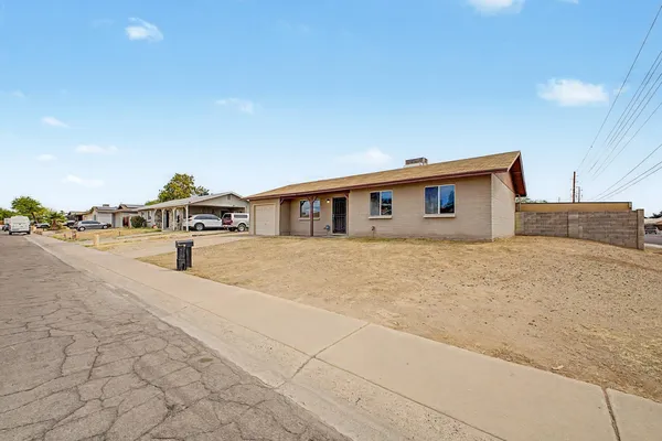 $2,575 | 17801 North 8th Drive, Phoenix, AZ 85023