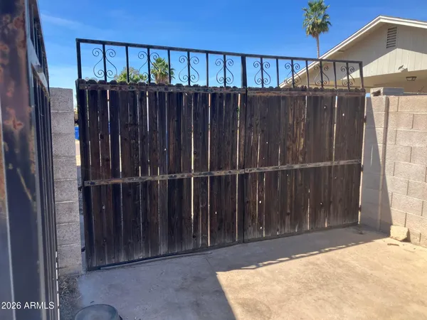 $2,575 | 17801 North 8th Drive, Phoenix, AZ 85023