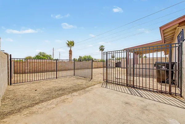 $2,575 | 17801 North 8th Drive, Phoenix, AZ 85023