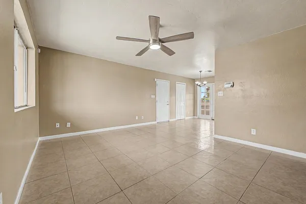 $2,575 | 17801 North 8th Drive, Phoenix, AZ 85023