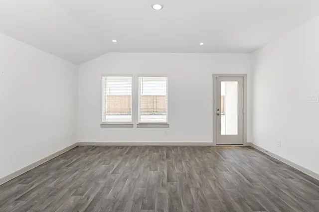 $2,600 | 14826 Cold Water Drive, Baytown, TX 77523