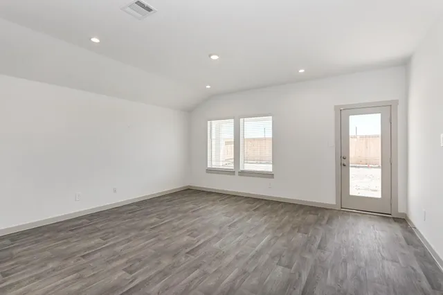 $2,600 | 14826 Cold Water Drive, Baytown, TX 77523