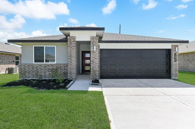 $2,600 | 14826 Cold Water Drive, Baytown, TX 77523