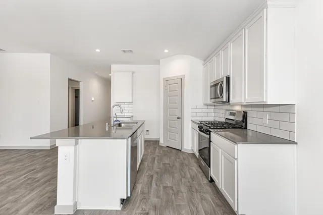 $2,600 | 14826 Cold Water Drive, Baytown, TX 77523