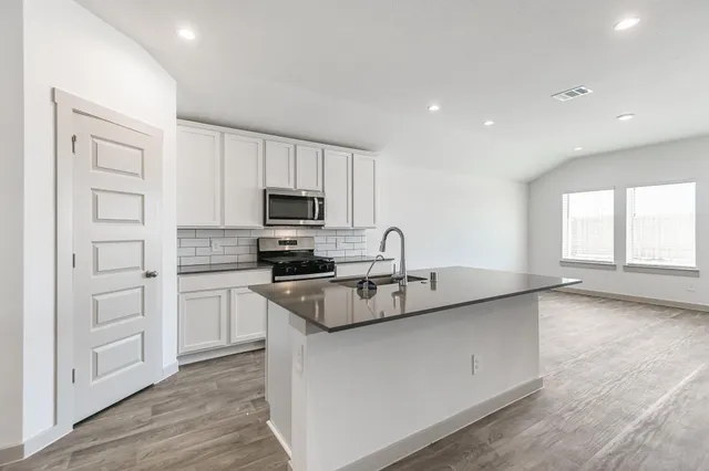 $2,600 | 14826 Cold Water Drive, Baytown, TX 77523