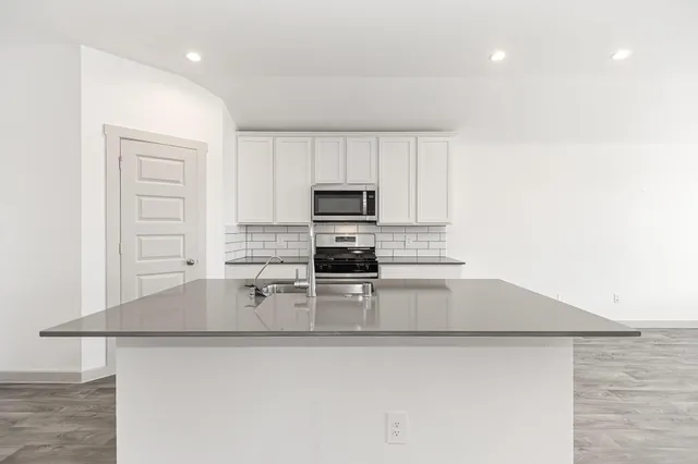 $2,600 | 14826 Cold Water Drive, Baytown, TX 77523