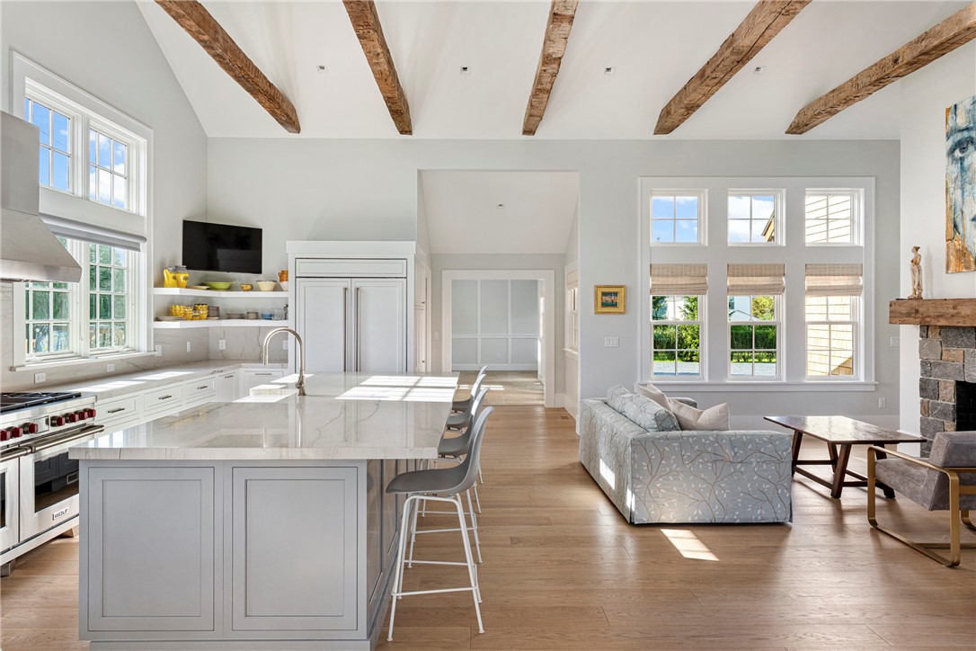424 3rd Beach Road Middletown, RI 02842 - Photo 15 of 50