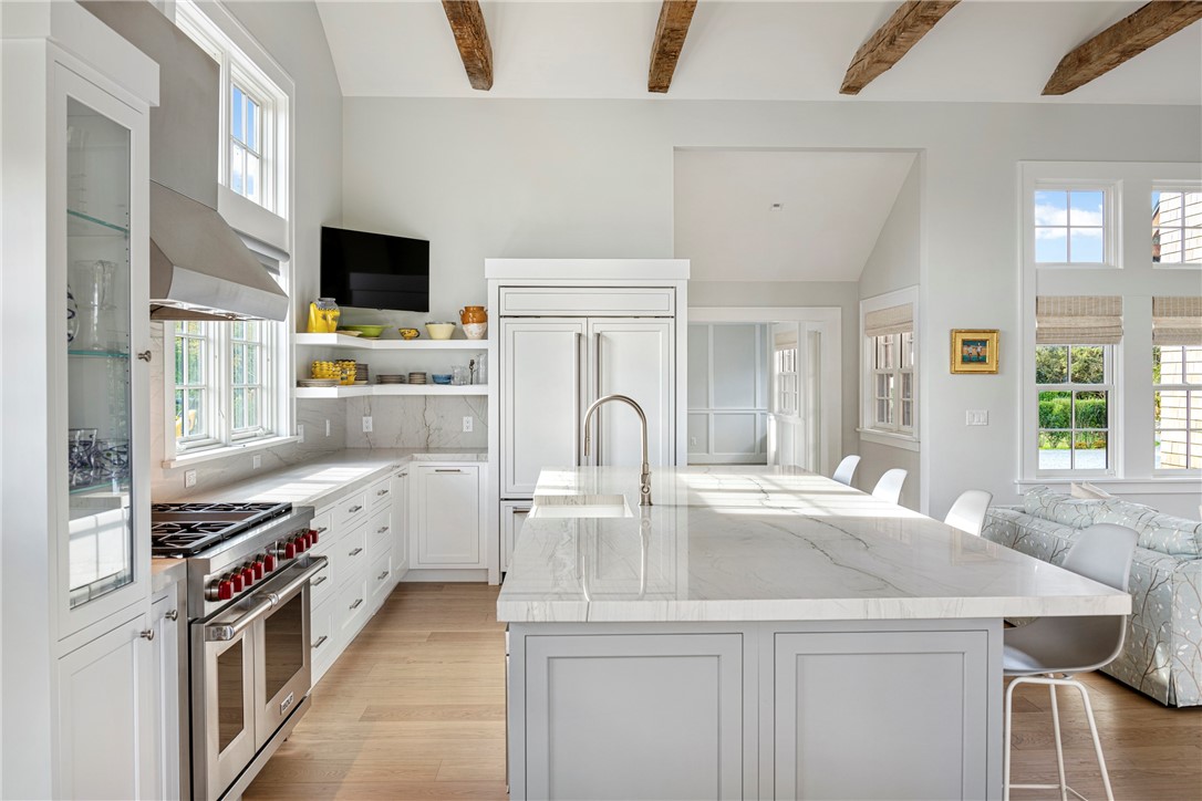 424 3rd Beach Road Middletown, RI 02842 - Photo 18 of 50