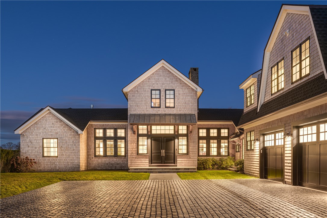 424 3rd Beach Road Middletown, RI 02842 - Photo 2 of 50