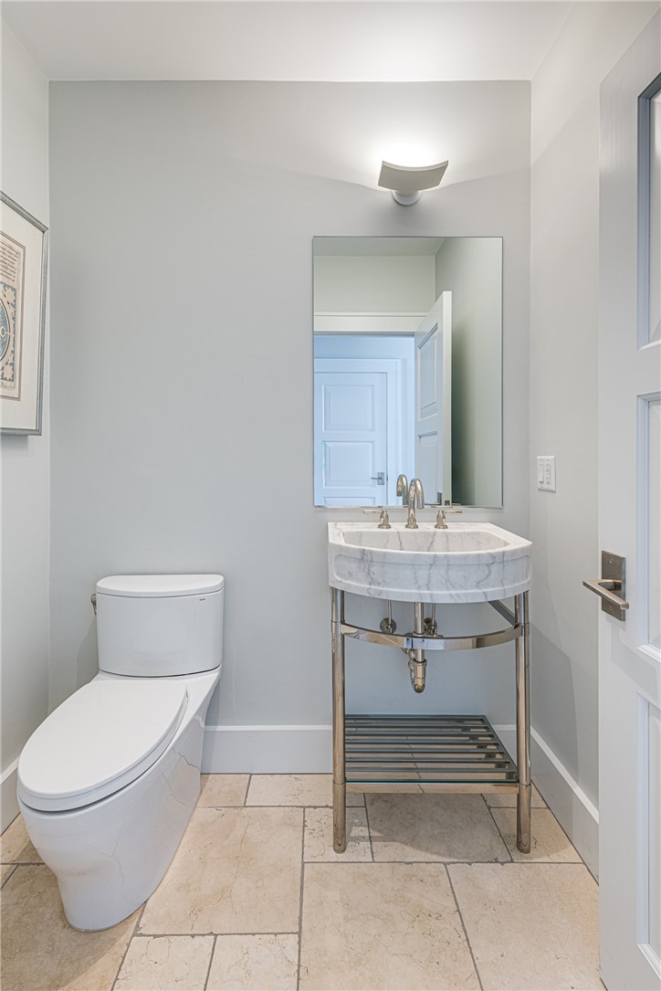 424 3rd Beach Road Middletown, RI 02842 - Photo 35 of 50