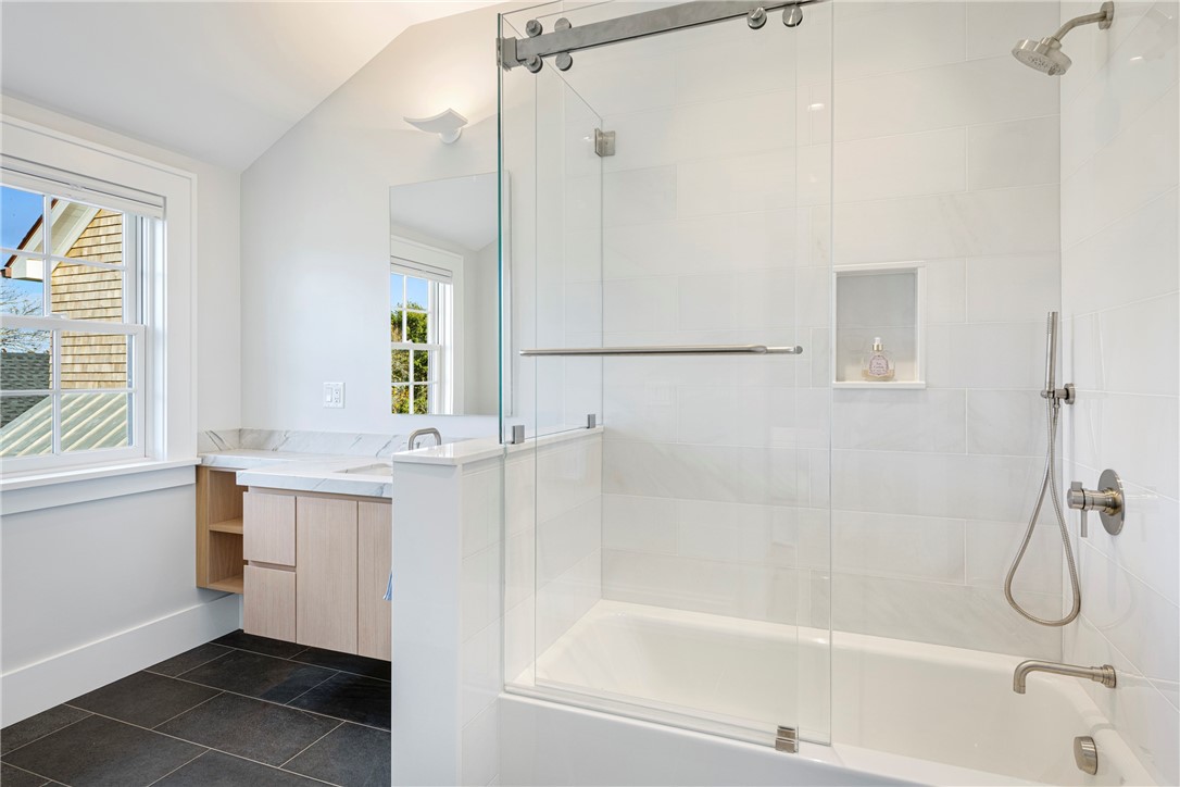 424 3rd Beach Road Middletown, RI 02842 - Photo 39 of 50
