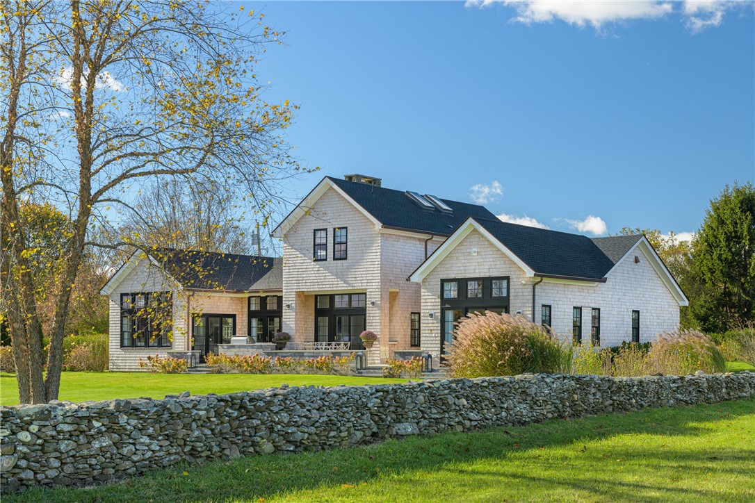 424 3rd Beach Road Middletown, RI 02842 - Photo 4 of 50