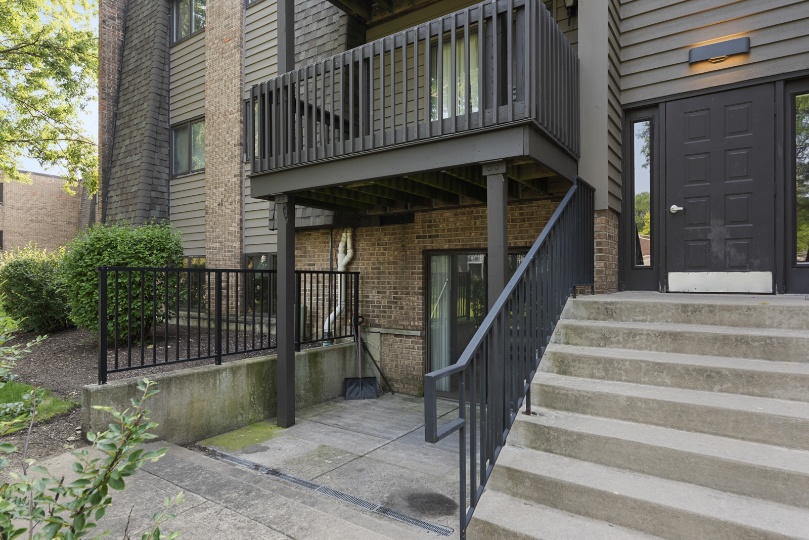 1420 Stonebridge Circle, Unit N3 Wheaton, IL 60189 - Photo 12 of 12 a view of entryway with a front door