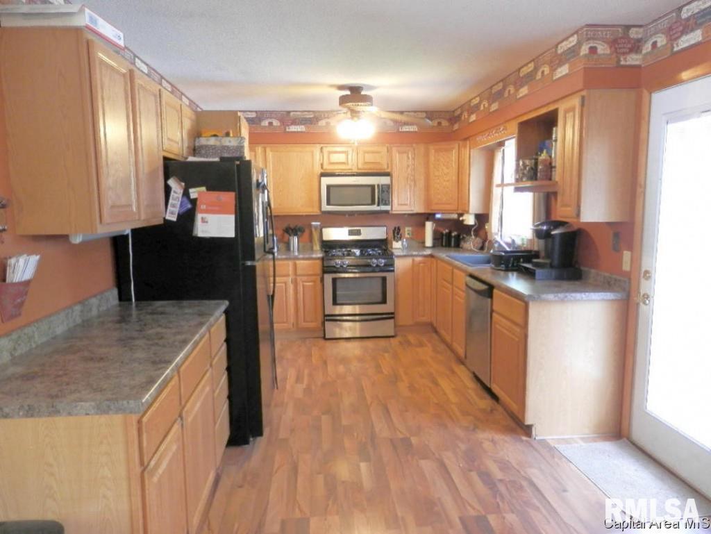 109 E Centre Rio, IL 61472 - Photo 17 of 35 Gallery Image 17