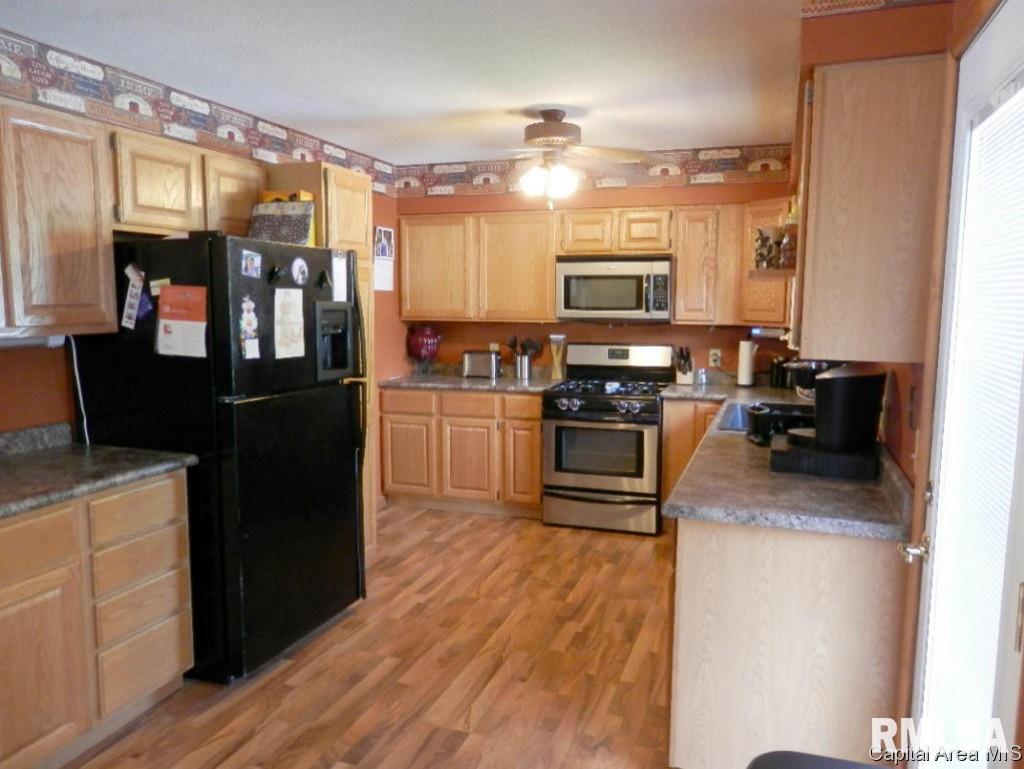 109 E Centre Rio, IL 61472 - Photo 18 of 35 Gallery Image 18