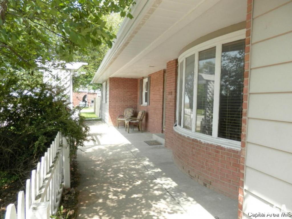 109 E Centre Rio, IL 61472 - Photo 2 of 35 Gallery Image 2