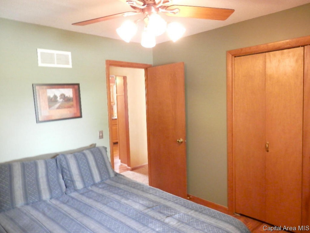 109 E Centre Rio, IL 61472 - Photo 21 of 35 Gallery Image 21