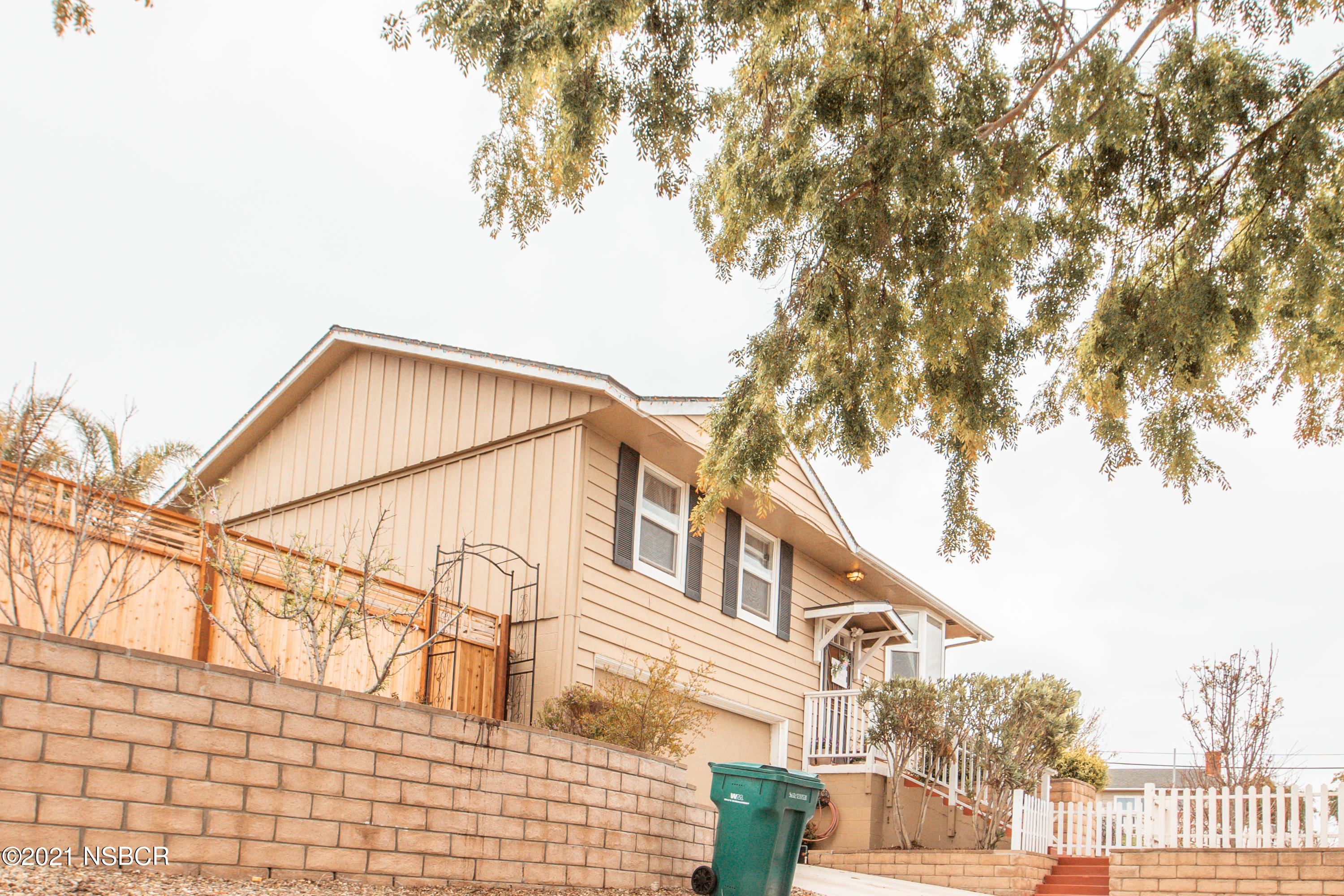 4049 Solar Way Lompoc, CA 93436 - Photo 3 of 24 4049 SOLAR WAY-29