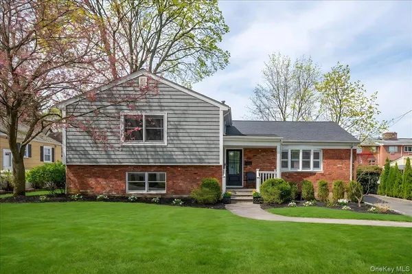 $1,055,000 | 44 Askins Place, New Rochelle, NY 10801