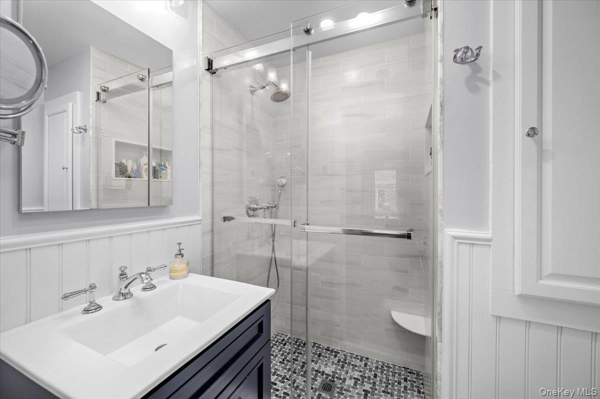 44 Askins Place New Rochelle, NY 10801 - Photo 15 of 33 Primary Bath