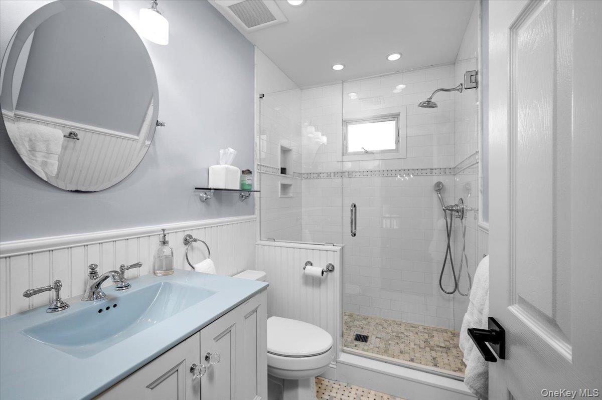 44 Askins Place New Rochelle, NY 10801 - Photo 20 of 33 Second Floor hall bath