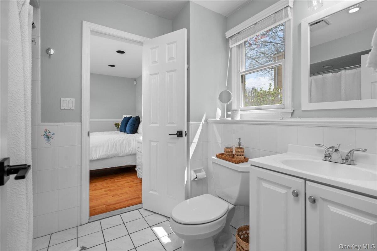 44 Askins Place New Rochelle, NY 10801 - Photo 22 of 33 Lower level full bath