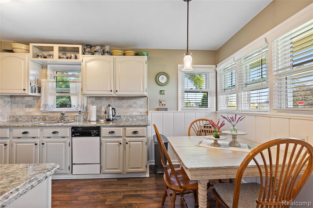 327 West Maple Road Clawson, MI 48017 - Photo 11 of 26