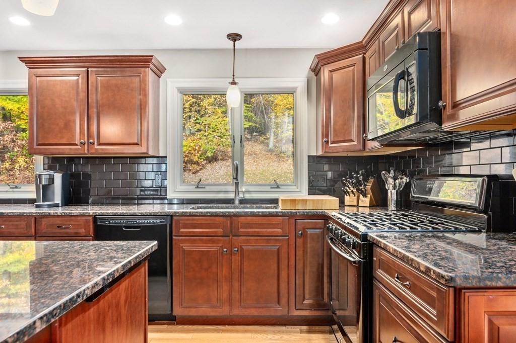 22 River Road Merrimac, MA 01860 - Photo 7 of 41