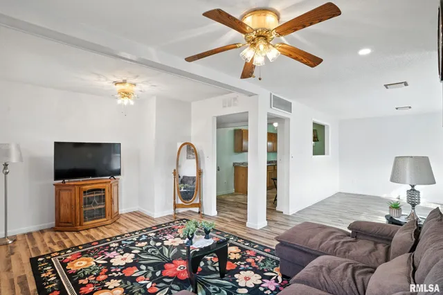 $77,000 | 116 Main Street, Buffalo, IA 52728